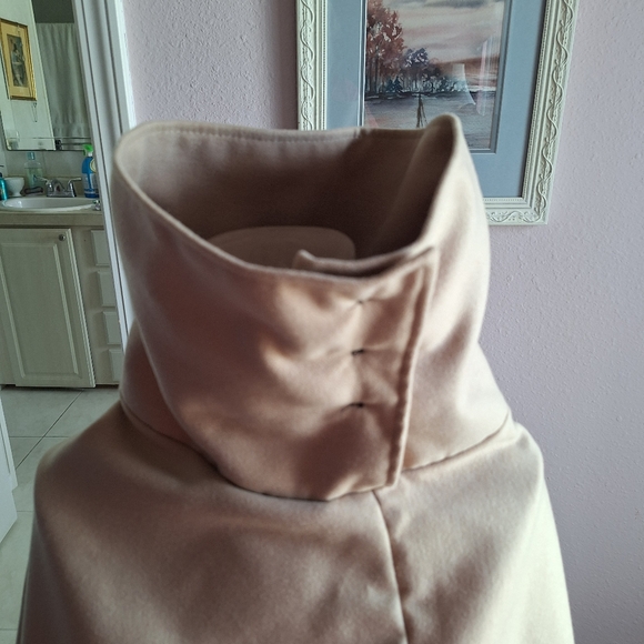 SOLD SOLDVintage Made in Italy Cape - Picture 6 of 14